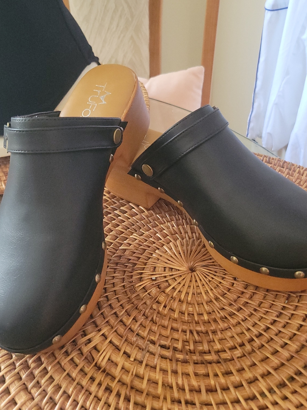 Black Leatherette Clog Mules with Wood Look Sole And Optional Straps Sz 8.5